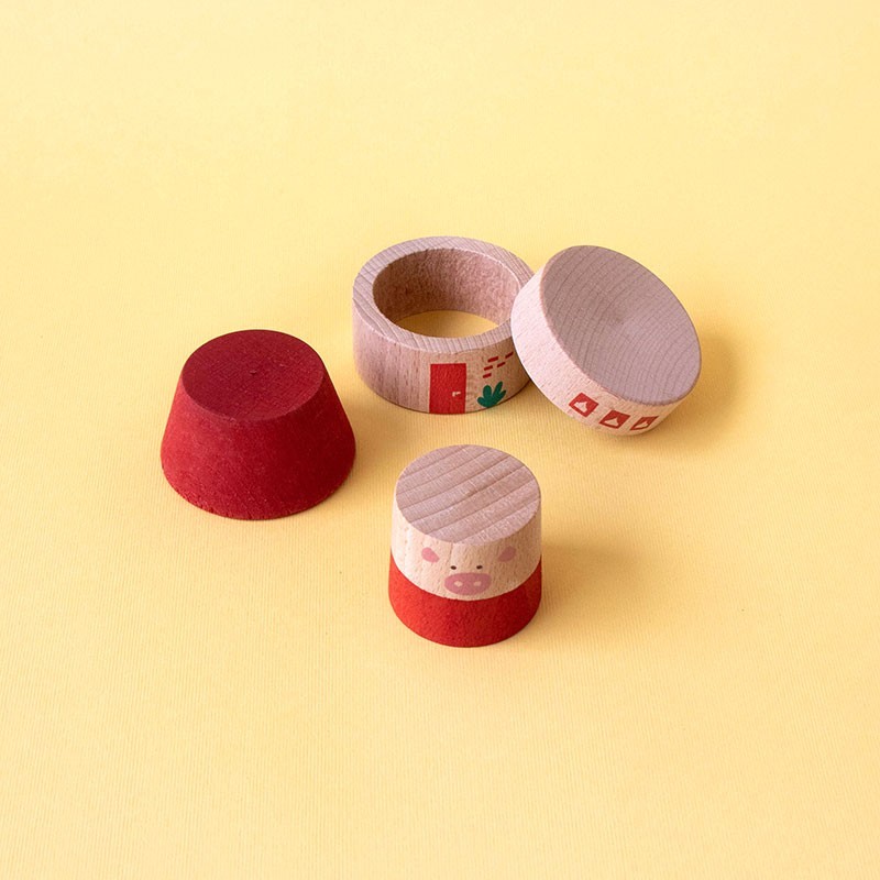 wooden toy of the 3 little pigs